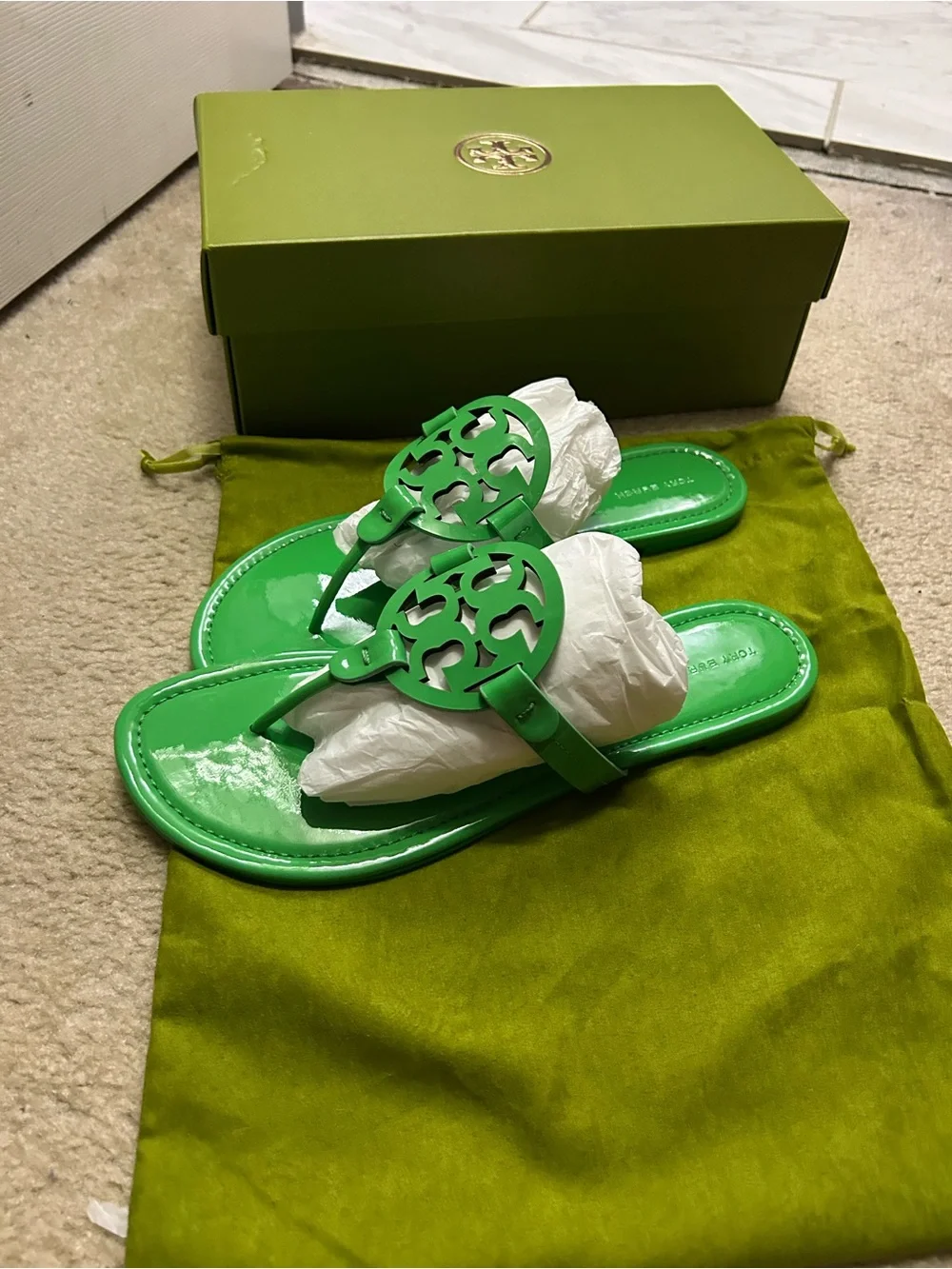 NWT TORY BURCH MILLER patent leather sandals in GORGEOUS green.